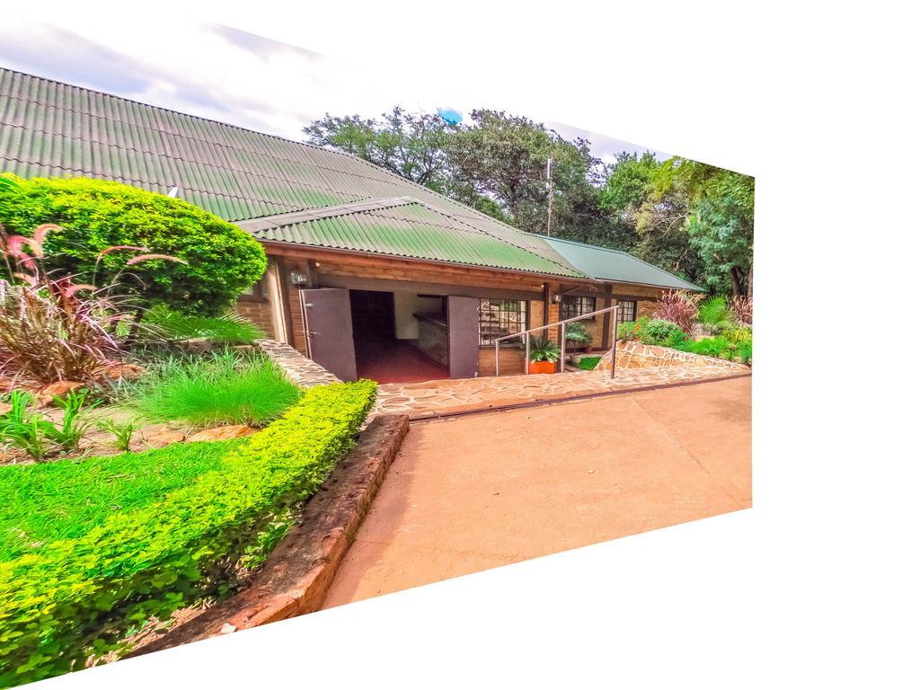 Woodlands Lilongwe Hotel Buitenkant foto