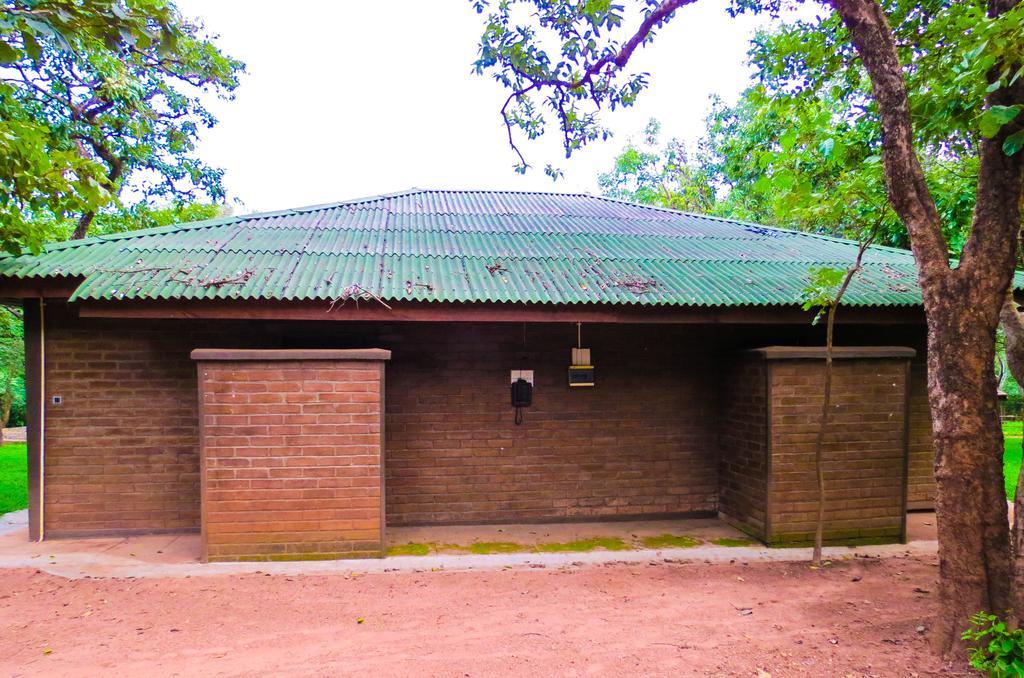 Woodlands Lilongwe Hotel Buitenkant foto