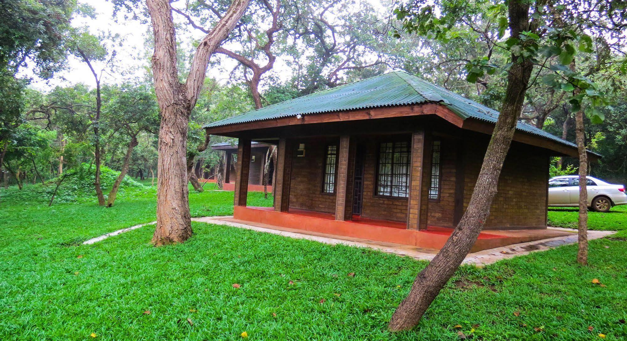 Woodlands Lilongwe Hotel Buitenkant foto