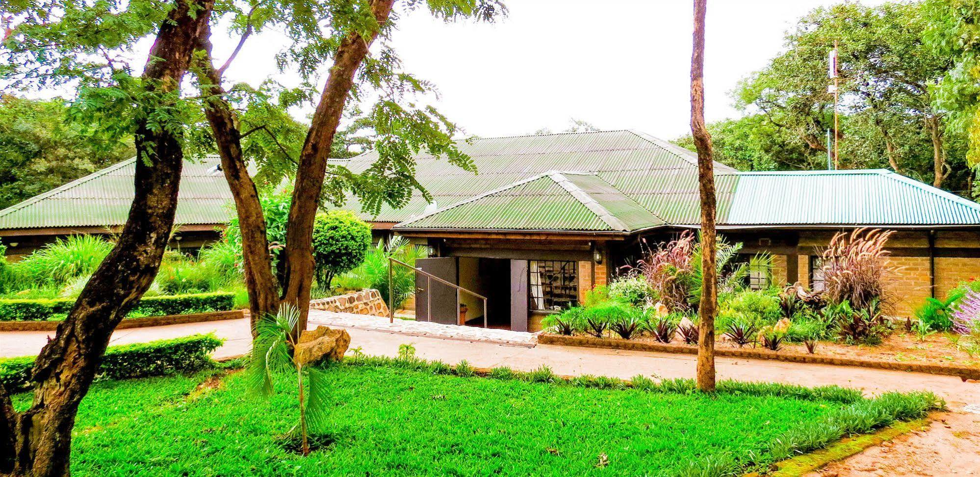 Woodlands Lilongwe Hotel Buitenkant foto