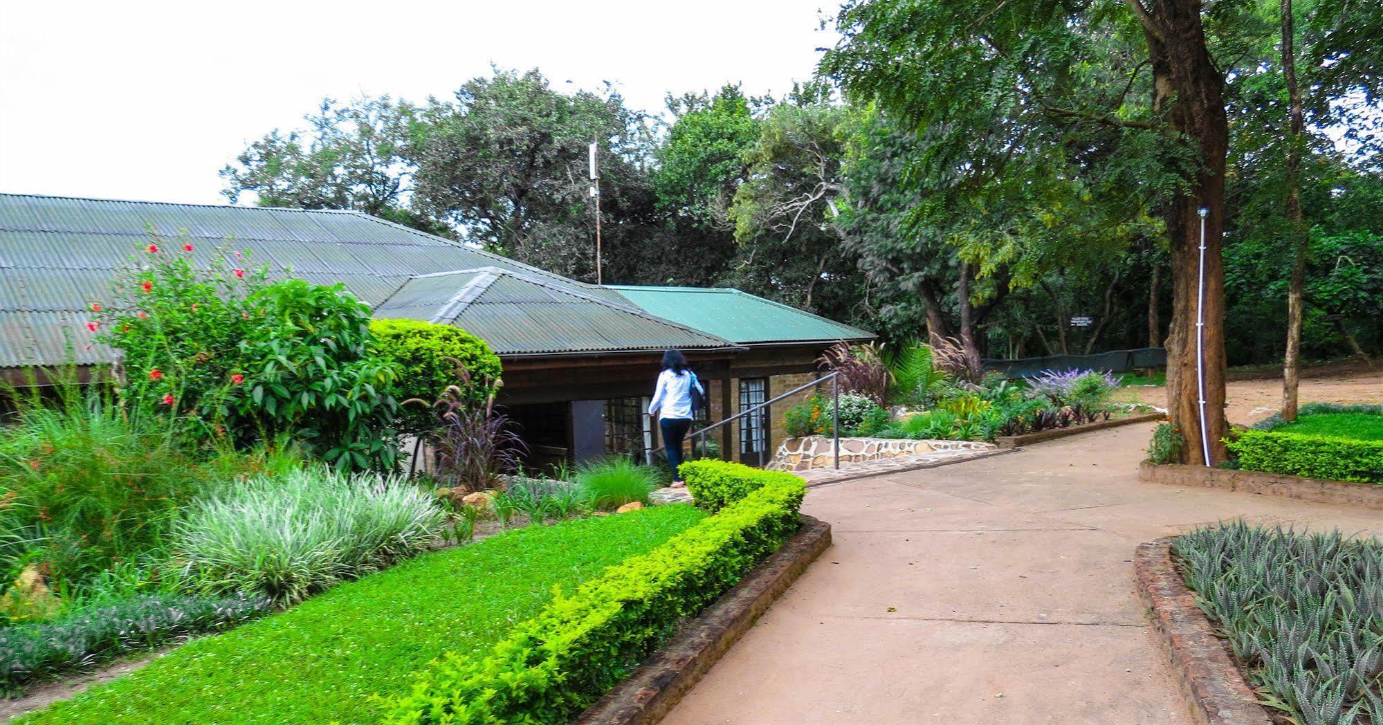 Woodlands Lilongwe Hotel Buitenkant foto