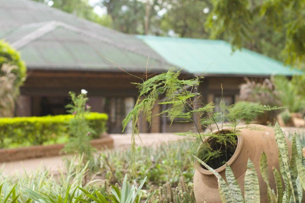 Woodlands Lilongwe Hotel Buitenkant foto